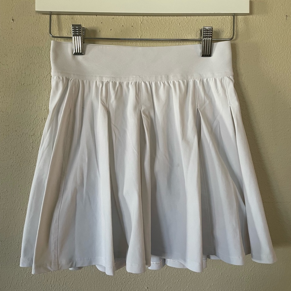 Lululemon white tennis skirt sz 2